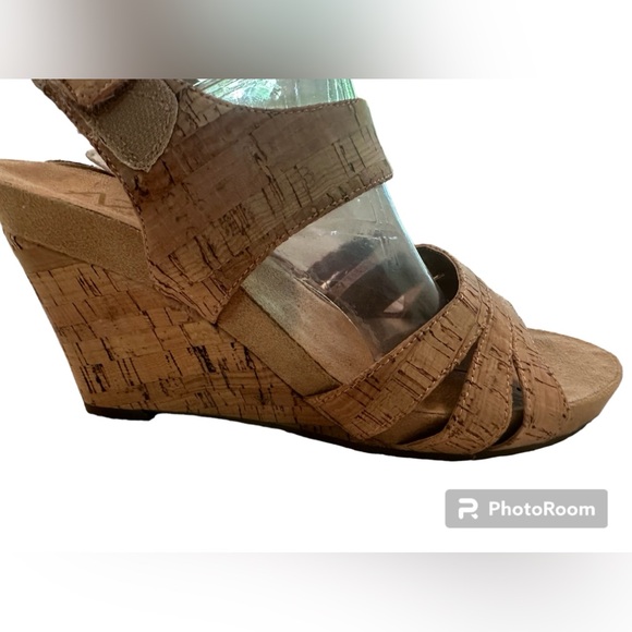 New Aerosoles wedge size 10 - Picture 2 of 4